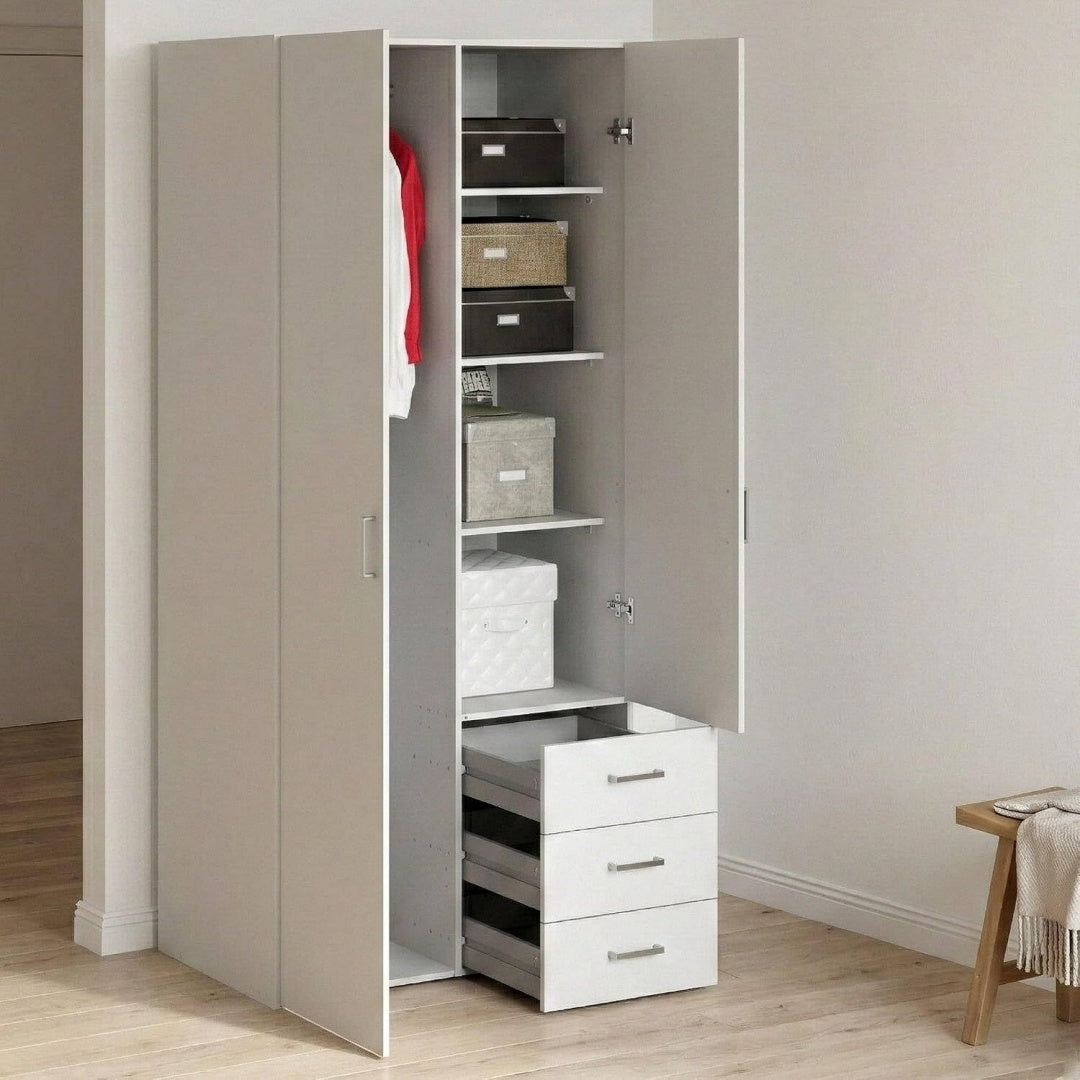Un espace mieux organise grace a ce commode avec tiroirs, avec portes, finition blanc et vert