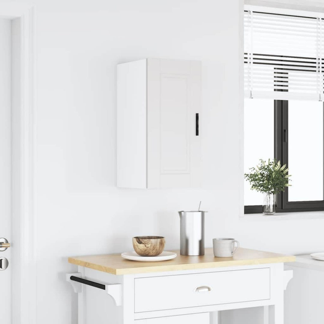Un espace mieux organise grace a ce buffet avec etageres, a l'aspect bois, finition blanc et bois naturel