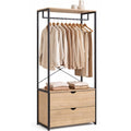 Une silhouette equilibree pour ce commode avec tiroirs, avec portes, teinte bois naturel