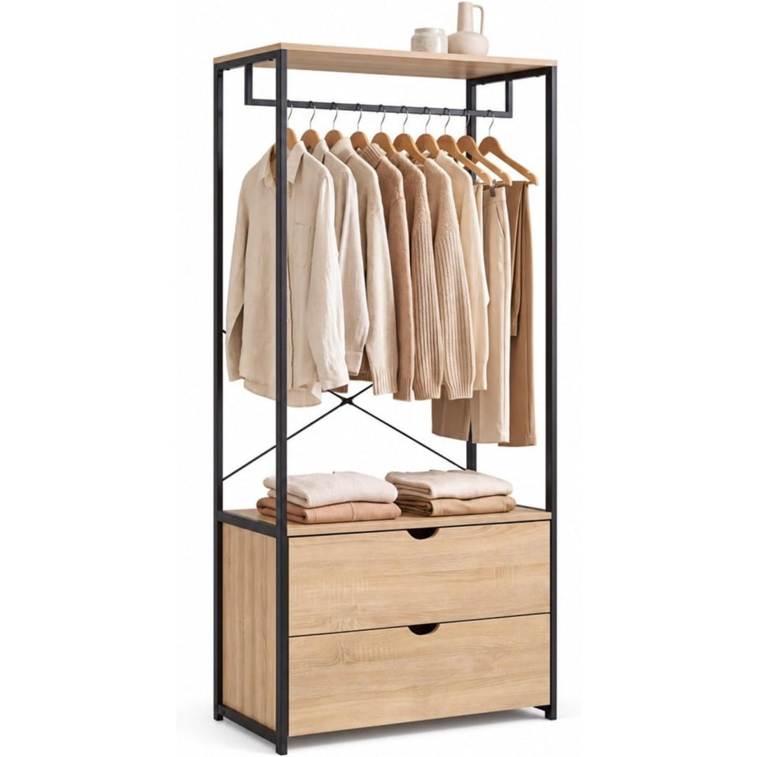 Une silhouette equilibree pour ce commode avec tiroirs, avec portes, teinte bois naturel