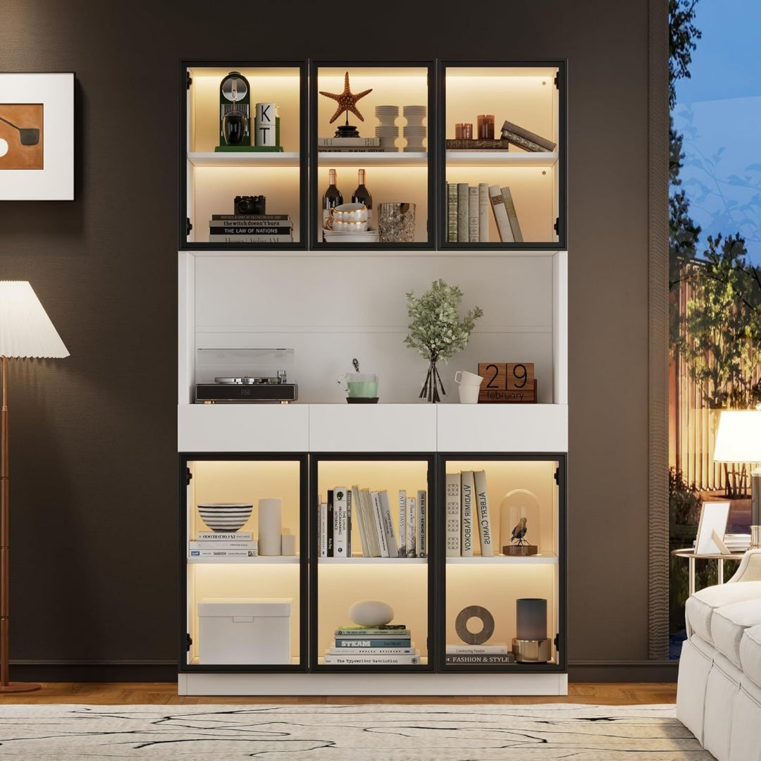 Un espace mieux organise grace a ce buffet avec tiroirs, avec portes, finition blanc et naturel