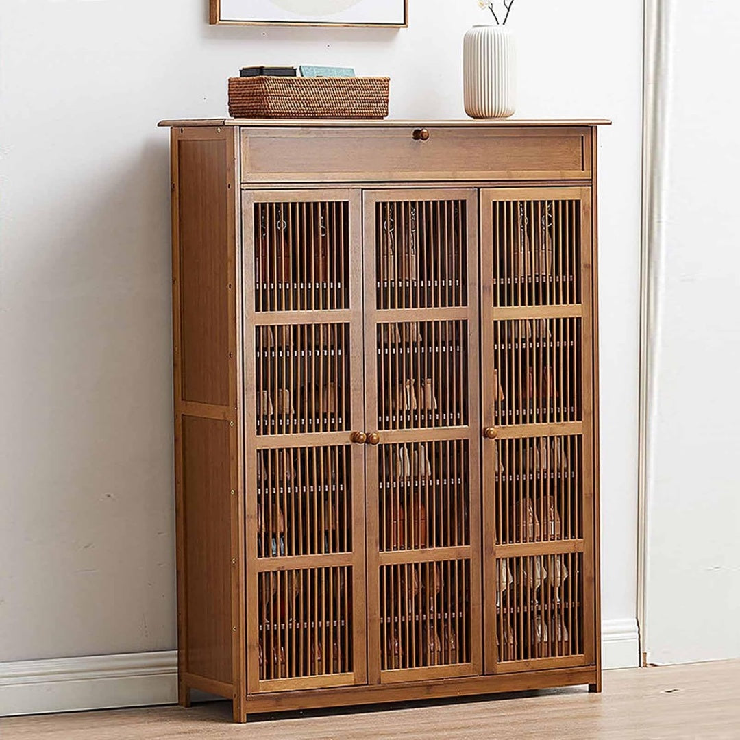 Une touche de caractere, buffet avec etageres dans un ton naturel