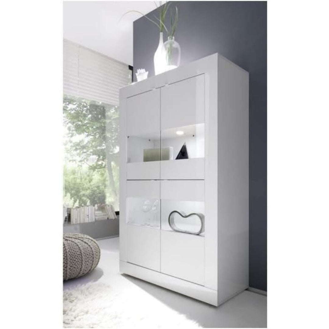 Une touche de caractere, meuble de rangement avec portes dans un ton blanc