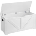 Un espace mieux organise grace a ce meuble de rangement avec portes, finition blanc et vert