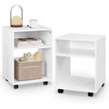 Un espace mieux organise grace a ce table basse avec portes, a l'aspect bois, finition blanc et bois naturel